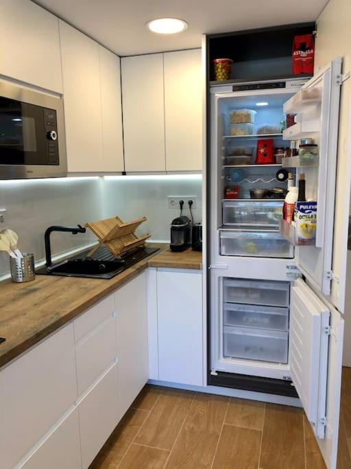 Sea View, Pool, Free Parking, Wifi, Port Aventura Apartment Salou Ngoại thất bức ảnh